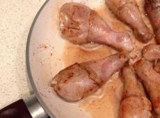 Тушеные куриные ножки Потушить куриные ножки на сковороде